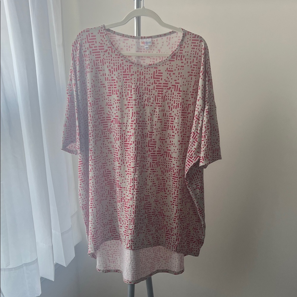LuLaRoe Red and White Patterned Short Sleeve Top